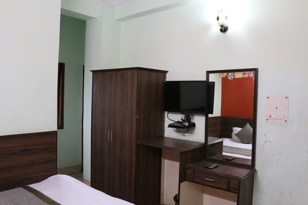 Hotel Prince Palace Deluxe - Paharganj - Új-Delhi Kültér fotó