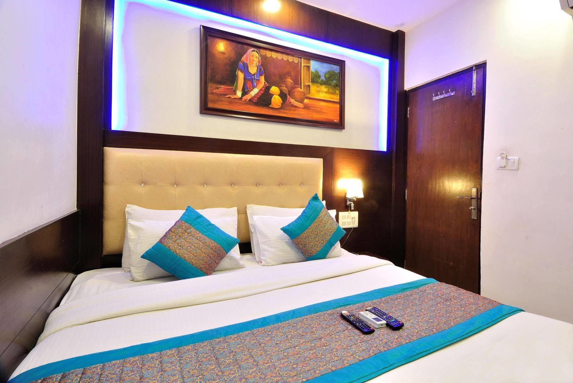 Hotel Prince Palace Deluxe - Paharganj - Új-Delhi Kültér fotó