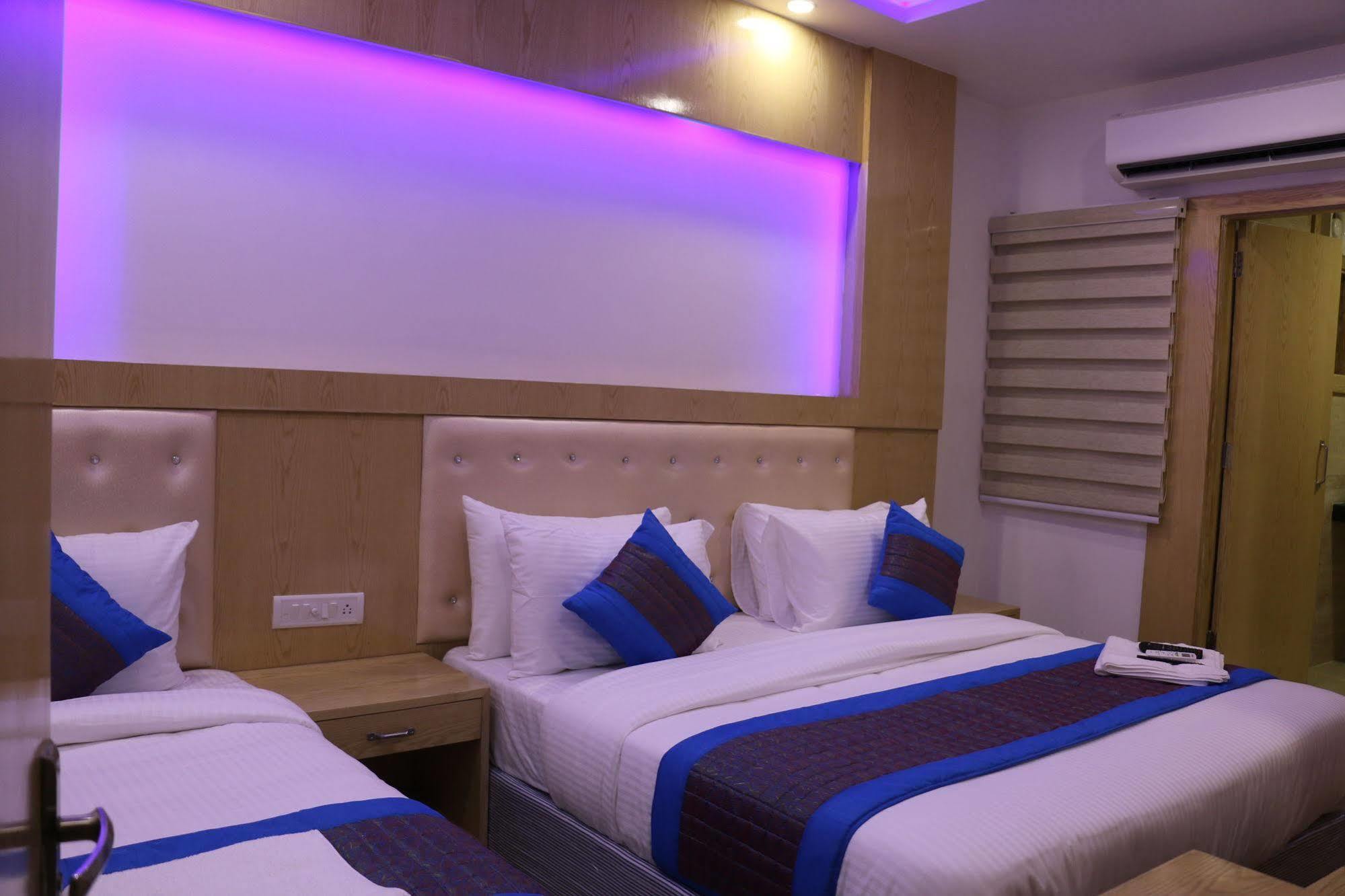 Hotel Prince Palace Deluxe - Paharganj - Új-Delhi Kültér fotó