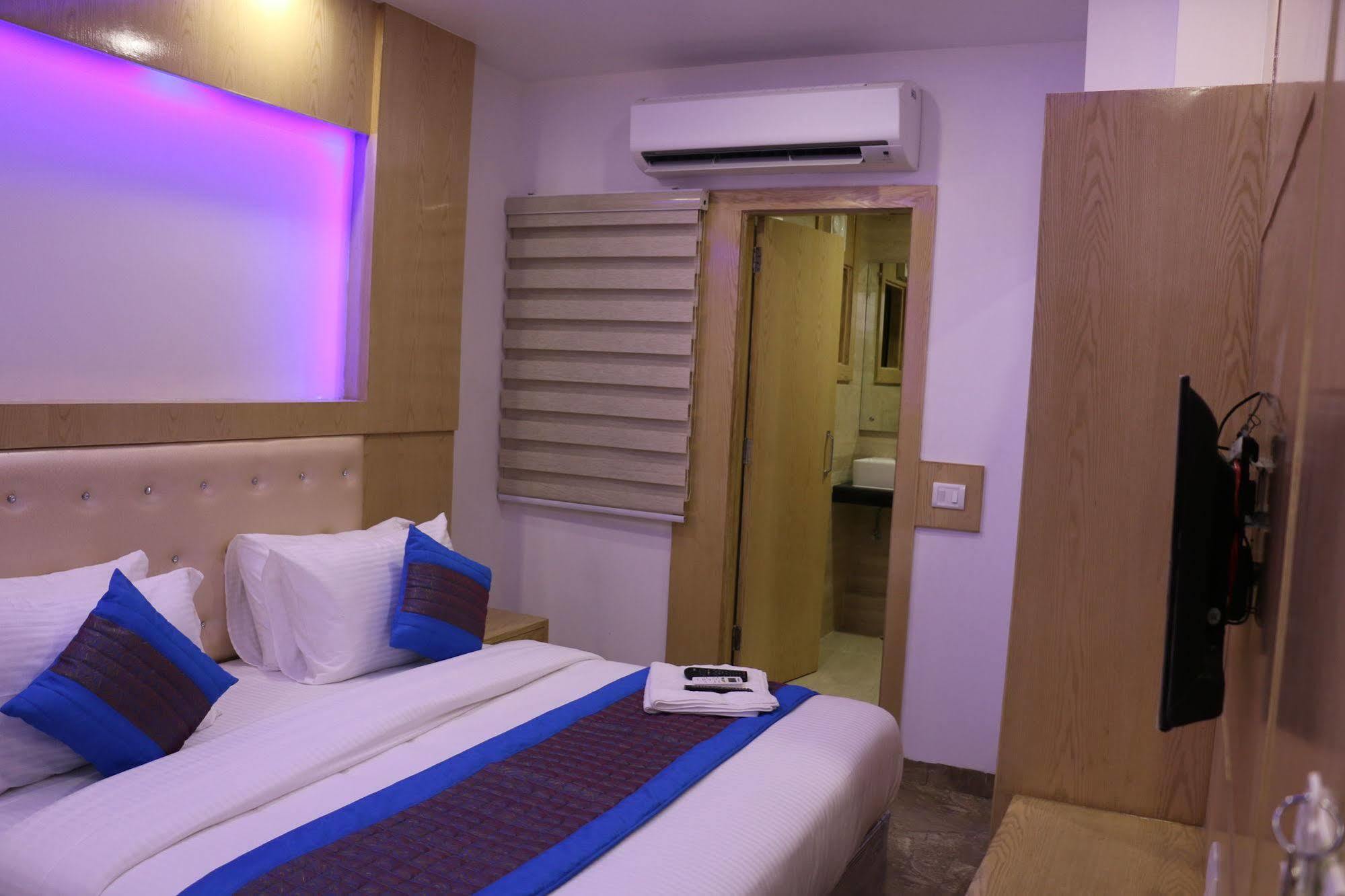 Hotel Prince Palace Deluxe - Paharganj - Új-Delhi Kültér fotó