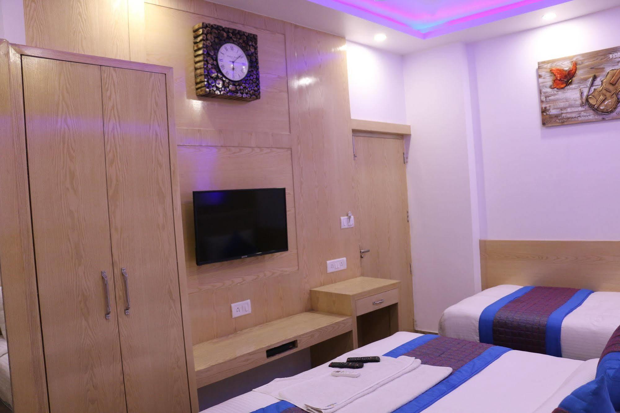 Hotel Prince Palace Deluxe - Paharganj - Új-Delhi Kültér fotó