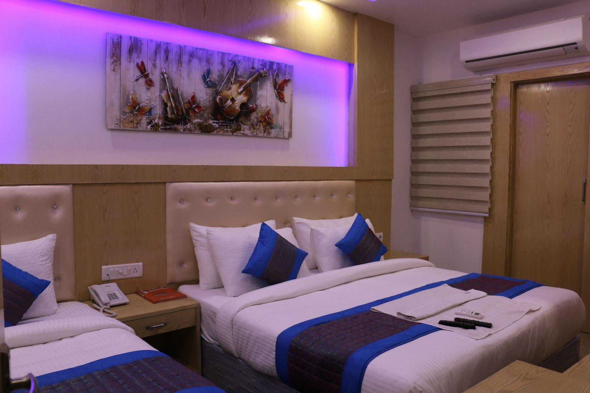 Hotel Prince Palace Deluxe - Paharganj - Új-Delhi Kültér fotó