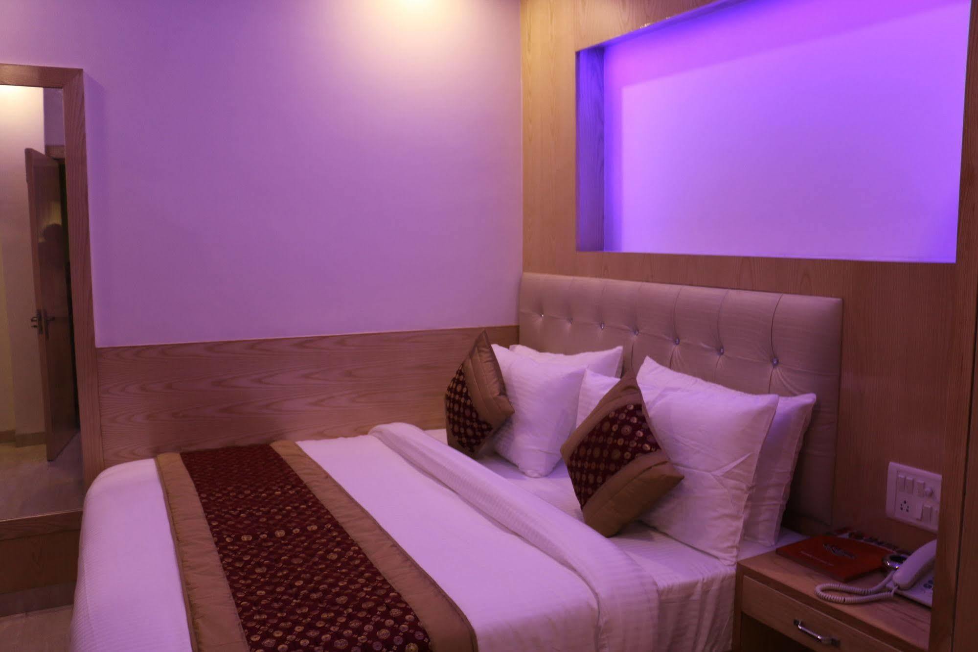 Hotel Prince Palace Deluxe - Paharganj - Új-Delhi Kültér fotó