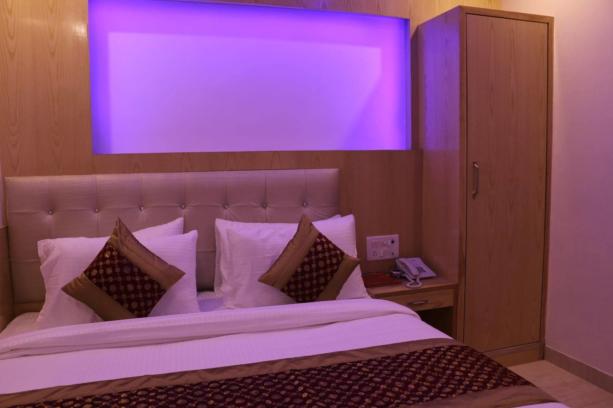Hotel Prince Palace Deluxe - Paharganj - Új-Delhi Kültér fotó