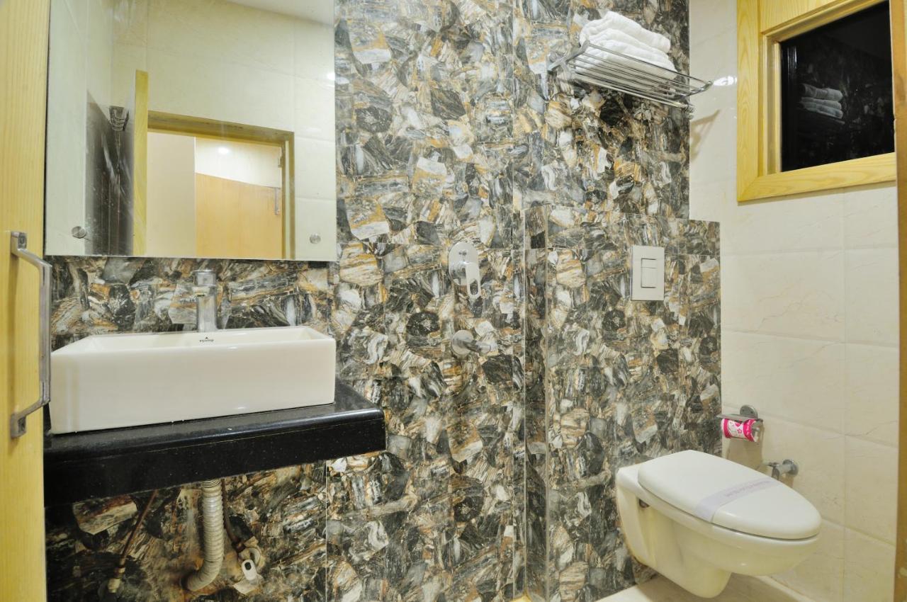 Hotel Prince Palace Deluxe - Paharganj - Új-Delhi Kültér fotó